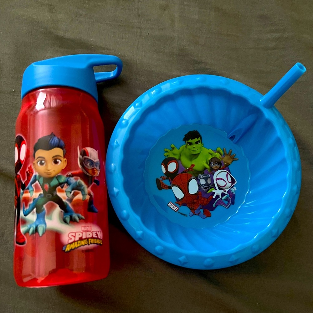 Marvels kids plate and water bottle NWT